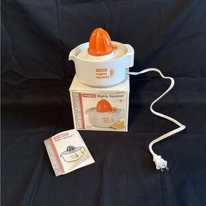 Vintage Waring Mighty Squeeze Juicer Working